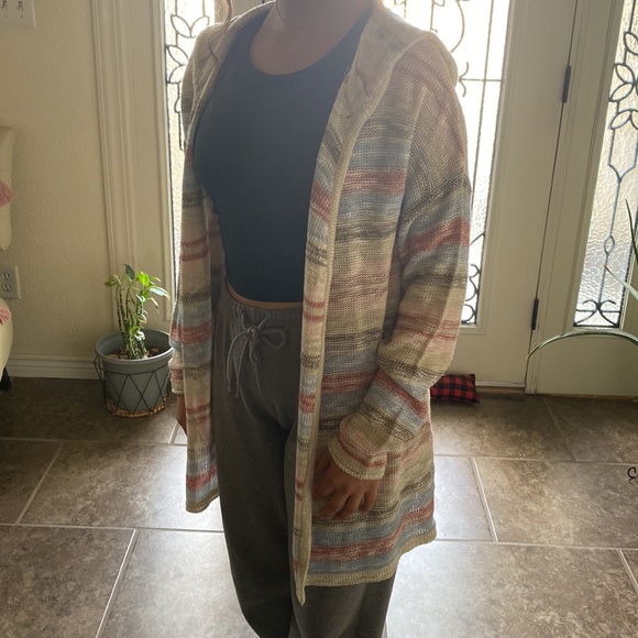 Light sweater, never been used. New without tag - Picture 2 of 7